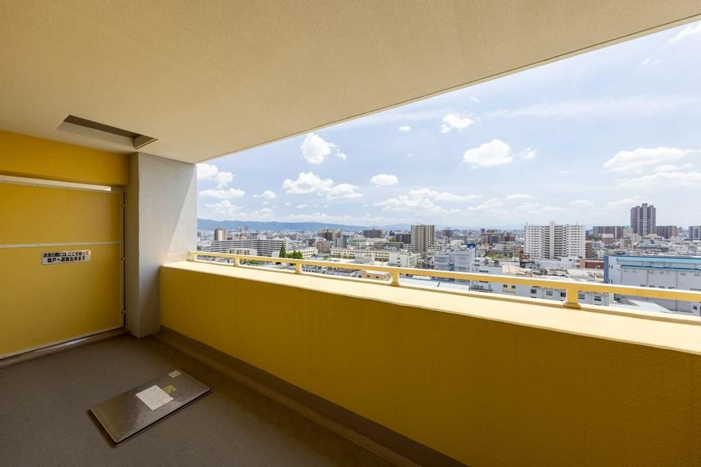 プレステ１５番館鶴見緑地の展望|開放感あふれる景色が広がる心地よい眺望。前面に遮るものがなく、陽当り・通風ともに良好です。