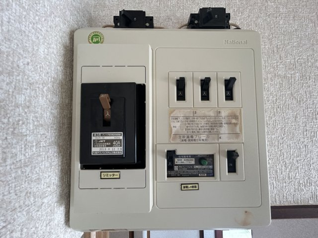 【設備】 | 七浦町貸家 | 40Aの分電盤。通常使用する際には安心の容量です。
