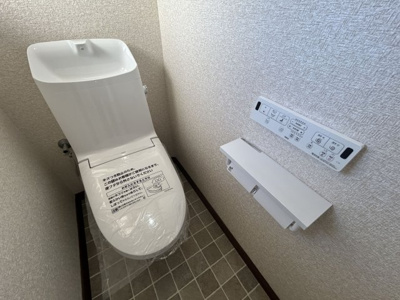 【トイレ】 | 七浦町貸家 | 新設したトイレ。新品から使用できるのは幸せですね。
