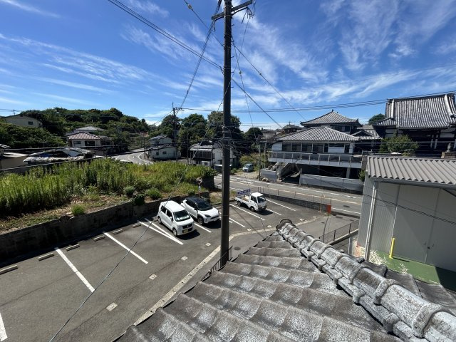 【展望】 | 七浦町貸家 | 2階洋室から北側を望む。駐車場は北側の方の所有ですのでご注意