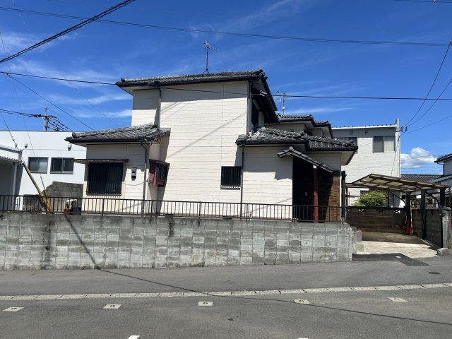 【外観】 | 七浦町貸家 | 西面より。道路より約1.5m高く浸水の被害もありません