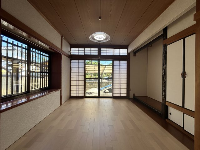 【洋室】 | 七浦町貸家 | 和室→洋室へ大変身。客間やダイニングなど使い勝手は様々です。