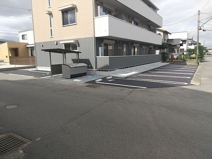 ハピネスコートⅡの駐車場