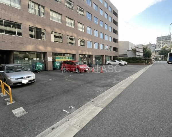 ユーコービルの駐車場