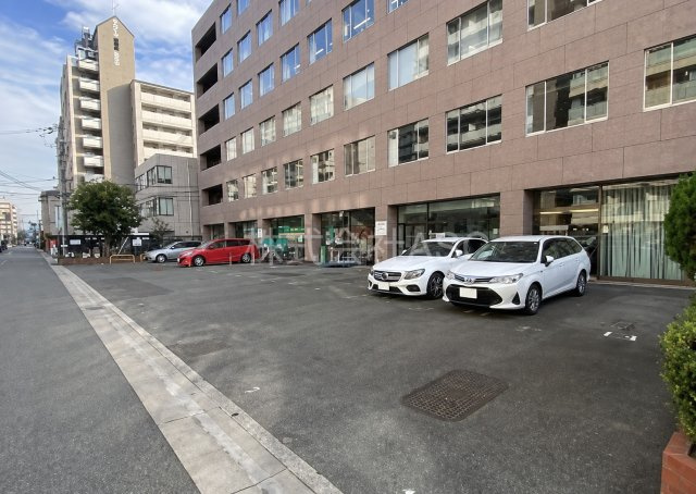 ユーコービルの駐車場