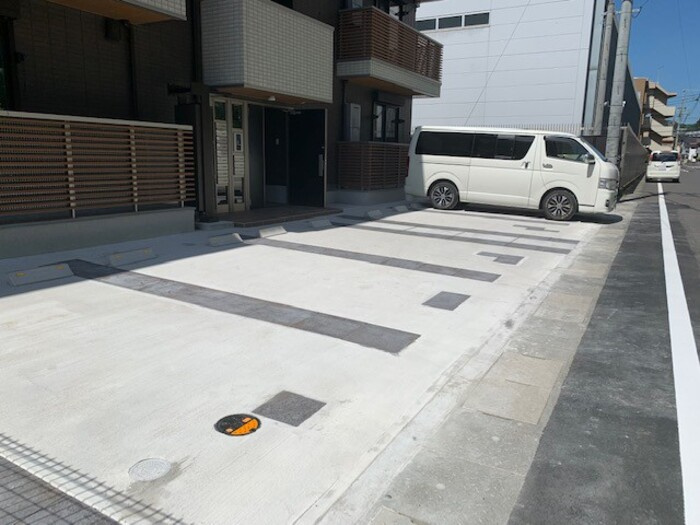 【駐車場】