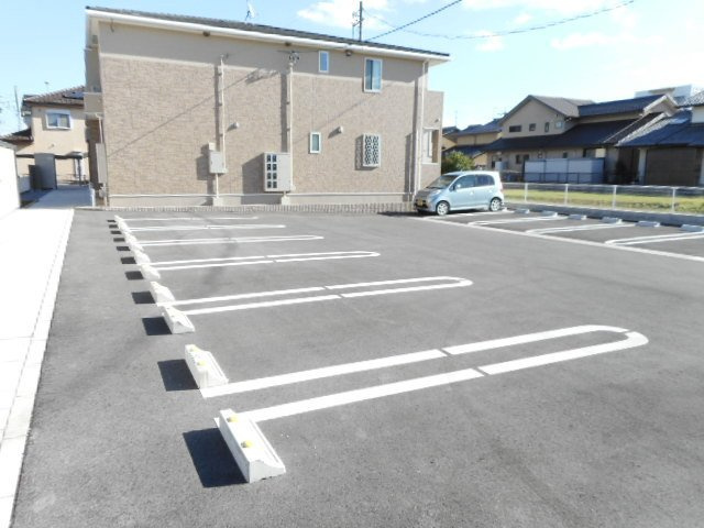 ロジュマンＨの駐車場