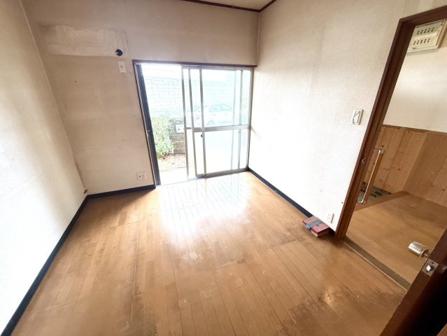 泉佐野市下瓦屋5丁目　中古戸建の洋室