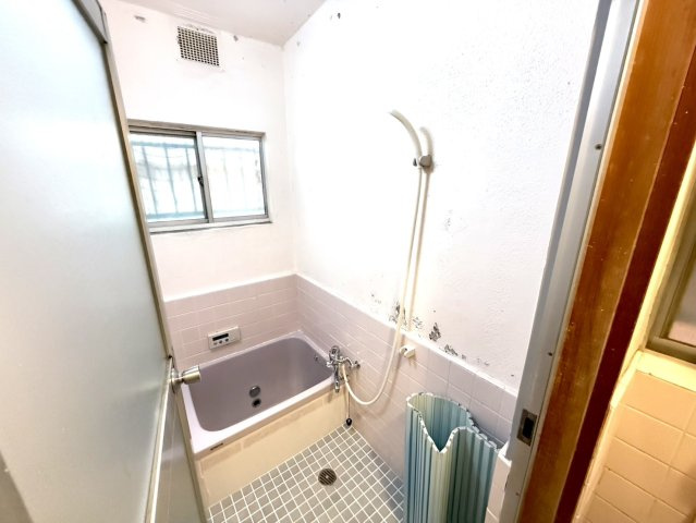泉佐野市下瓦屋5丁目　中古戸建の浴室