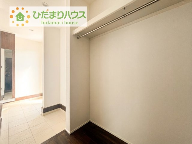 【収納】 | 守谷市松ケ丘5丁目01期　新築戸建　1号棟 | シューズクロークは、レインコートやベビーカー、ゴルフバッグなど大きな荷物を置けるので、
いつでも玄関を綺麗に保てます(*^-^*)