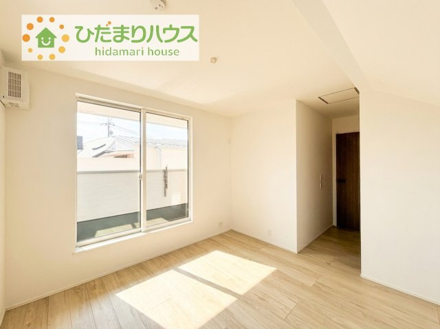【寝室】 | 守谷市松ケ丘5丁目01期　新築戸建　2号棟 | 広めの主寝室は、ベッドの他にもパソコンデスクやドレッサーなども置けちゃいます(*^-^*)