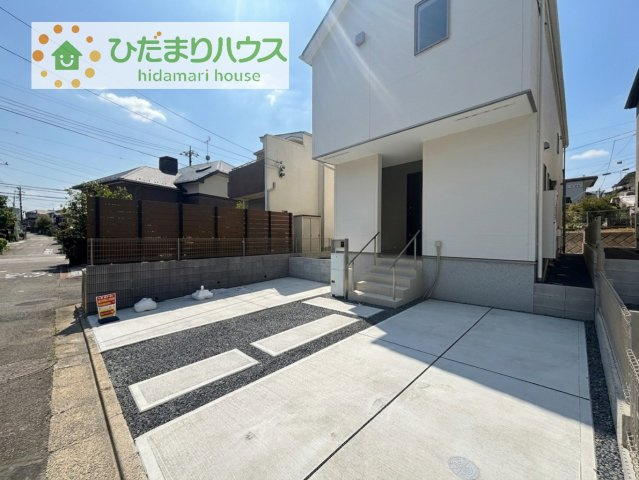 【駐車場】 | 守谷市松ケ丘5丁目01期　新築戸建　2号棟 | マイホームなら駐車場代がかかりません！しかも、自宅の駐車場で洗車ができます！今までコイン洗車に行っていた手間も省けて、節約にもつながります(^^♪
