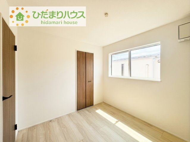 【洋室】 | 守谷市松ケ丘5丁目01期　新築戸建　2号棟 | 机にベットを置けば子供部屋の完成です！