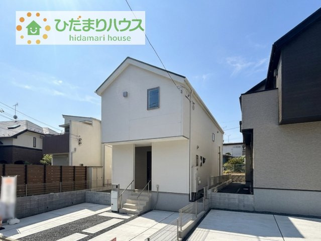【外観】 | 守谷市松ケ丘5丁目01期　新築戸建　2号棟 | 白を基調とした明るい印象を受ける外観です！
