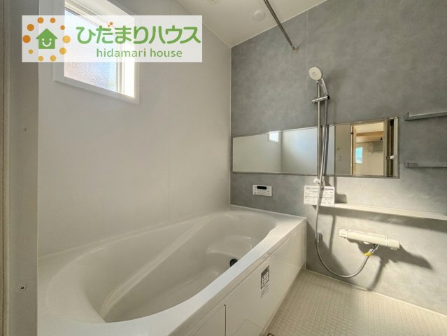 【浴室】 | 守谷市松ケ丘5丁目01期　新築戸建　2号棟 | 大人が足を伸ばしても十分な広さ！一人でゆっくりくつろぐ時間も大切です！