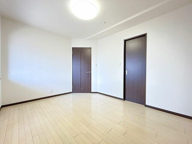 岡山市北区中山下２丁目の中古マンションの洋室|【リフォーム中】北側約６帖の…