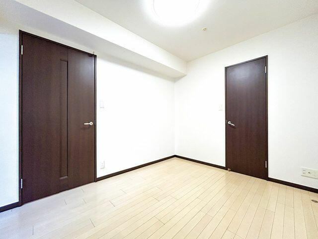 岡山市北区中山下２丁目の中古マンションの洋室|【リフォーム中】東側約６帖の…