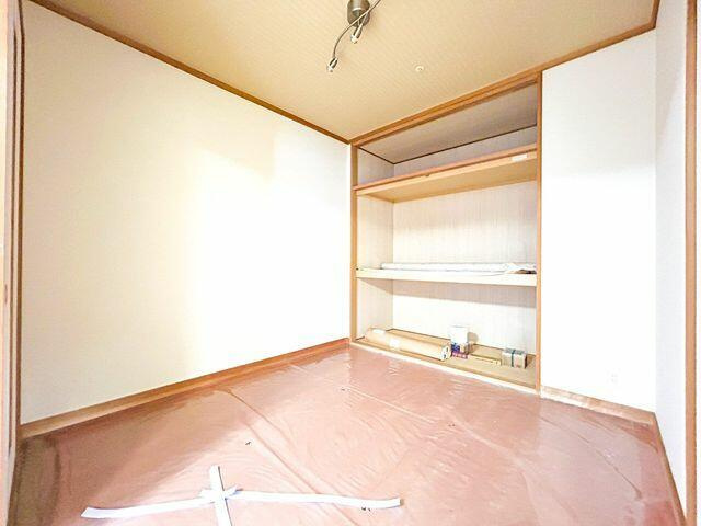 岡山市北区中山下２丁目の中古マンションの和室|【リフォーム中】和室の様子で…