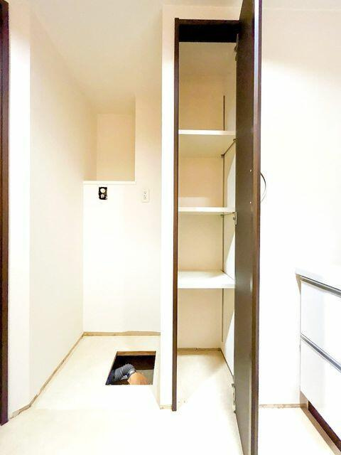 岡山市北区中山下２丁目の中古マンションのその他|【リフォーム中】洗面所には簡…