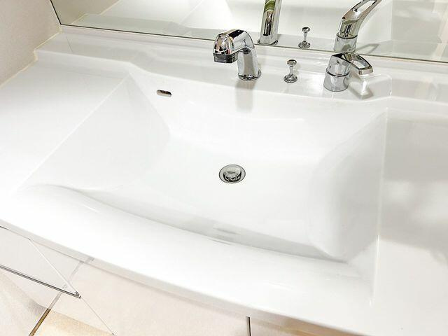 岡山市北区中山下２丁目の中古マンションの浴室|【リフォーム中】洗面シンクの…