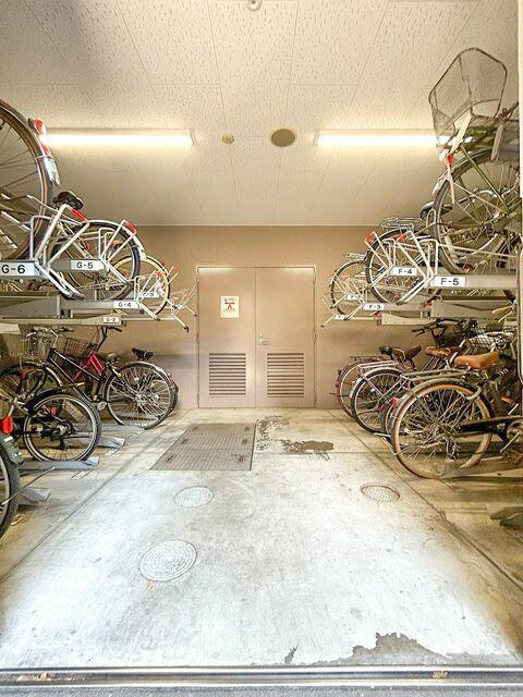 岡山市北区中山下２丁目の中古マンションの駐車場|【設備】駐輪場の様子です。