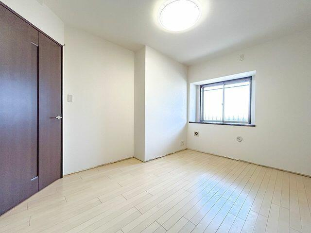 岡山市北区中山下２丁目の中古マンションの洋室|【リフォーム中】北側約６帖の…