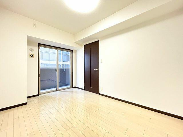 岡山市北区中山下２丁目の中古マンションの洋室|【リフォーム中】東側約６帖の…