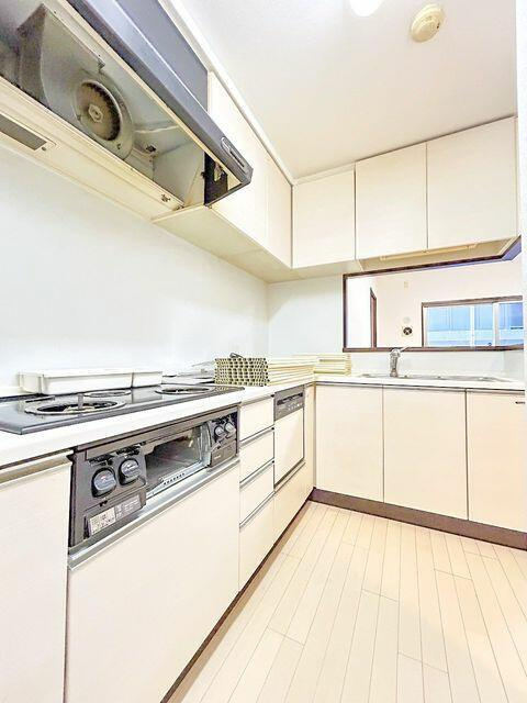 岡山市北区中山下２丁目の中古マンションのキッチン|【リフォーム中】キッチンの様…
