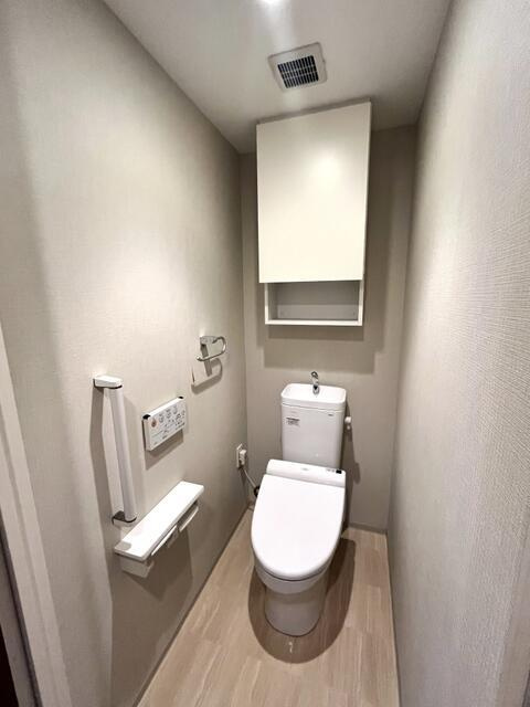 岡山市北区中山下１丁目の中古マンションのトイレ