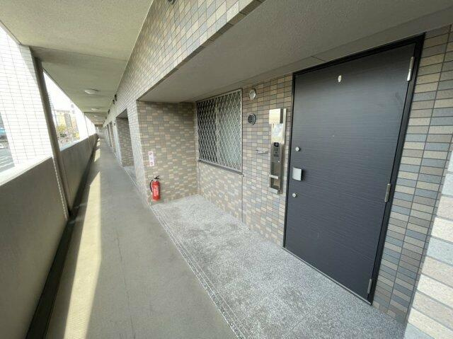 岡山市北区鹿田町１丁目の中古マンションのその他|玄関前のアルコープです。