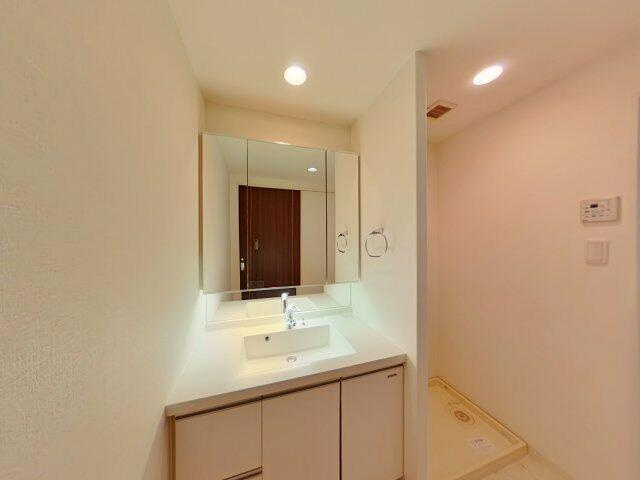 岡山市北区鹿田町１丁目の中古マンションの独立洗面台|スタイリッシュでおしゃれな洗…