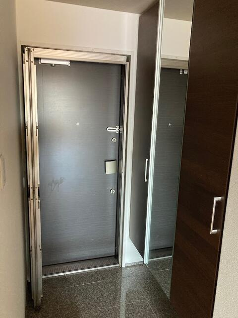 岡山市北区鹿田町１丁目の中古マンションの玄関