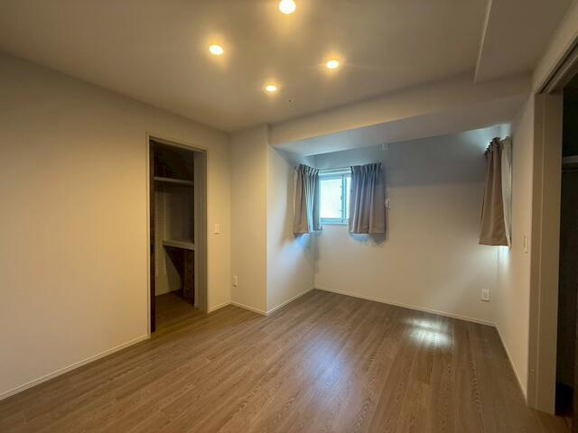 岡山市北区幸町の中古マンションの洋室
