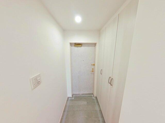 岡山市北区国体町の中古マンションのその他|明るい白基調の玄関に、すっき…