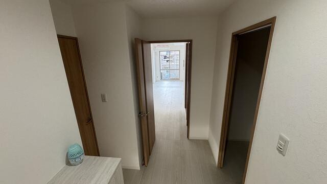 岡山市北区国体町の中古マンションの玄関