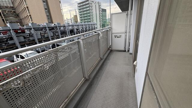 岡山市北区国体町の中古マンションのバルコニー