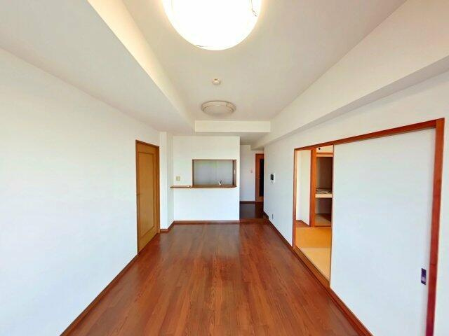岡山市北区国体町の中古マンションの居間・リビング