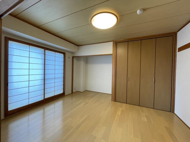 岡山市北区京山２丁目の中古マンションの洋室
