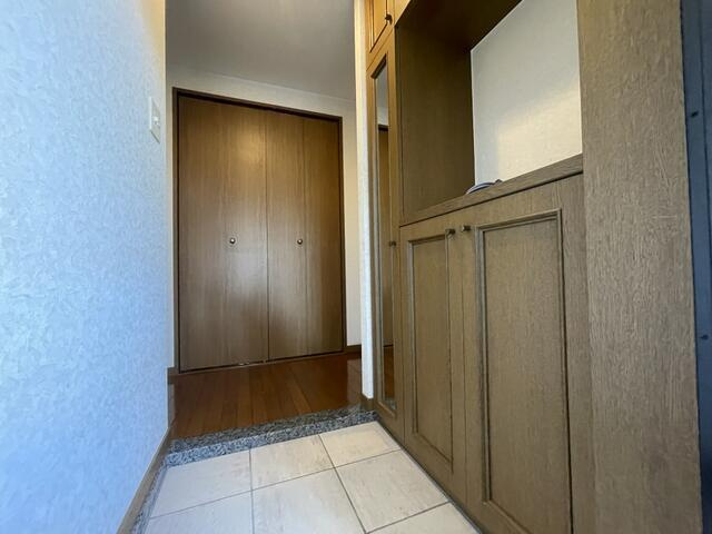 岡山市北区京山２丁目の中古マンションの玄関