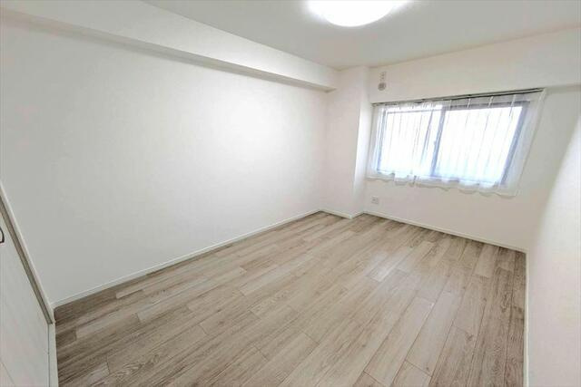 岡山市北区神田町２丁目の中古マンションの洋室