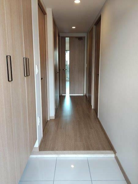 岡山市北区学南町１丁目の中古マンションの玄関