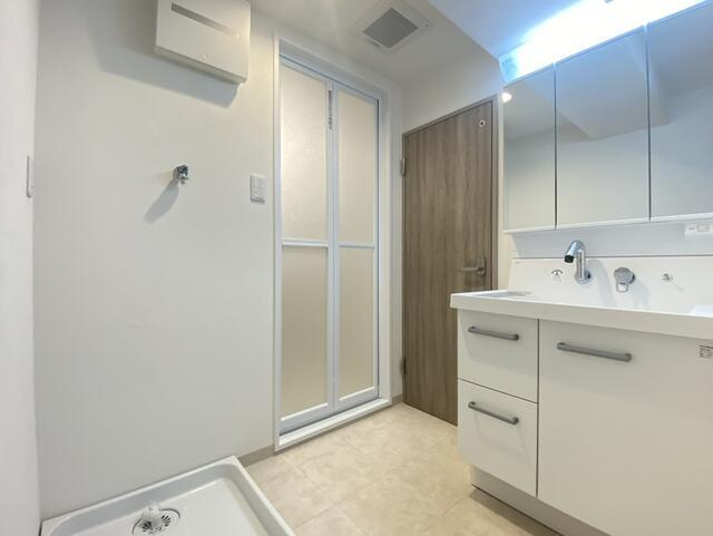 岡山市北区大元駅前の中古マンションの独立洗面台|洗面台、洗濯水栓も新しいもの…