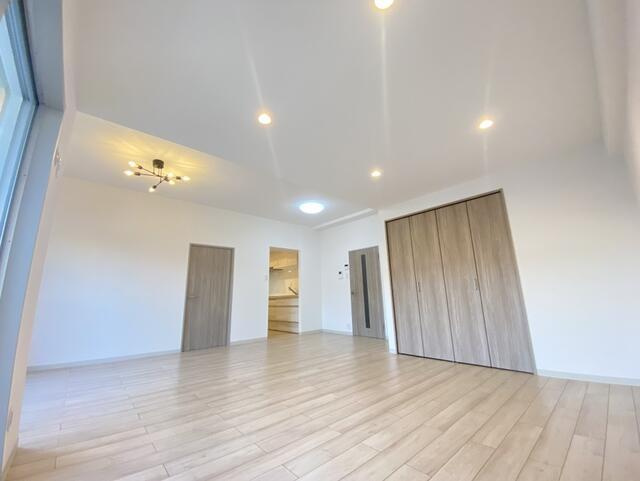 岡山市北区大元駅前の中古マンションの居間・リビング|日当たりもいいです