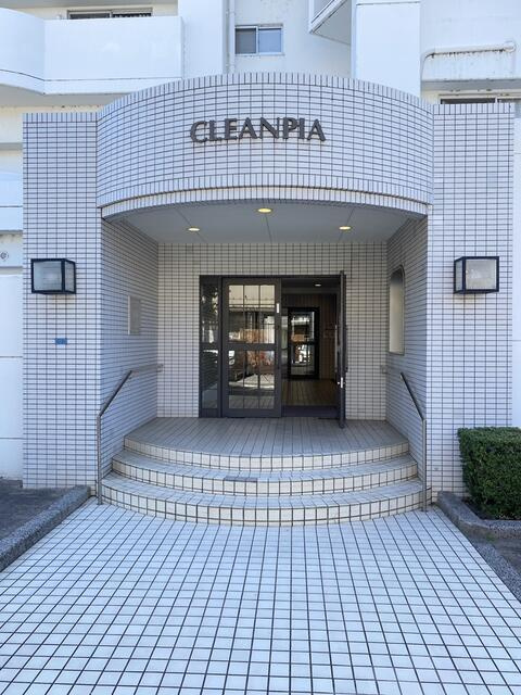 岡山市北区大元駅前の中古マンションのエントランス|共用部清潔感のあるエントラン…