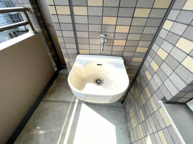 岡山市北区伊福町３丁目の中古マンションのその他|バルコニーでの作業に便利なス…