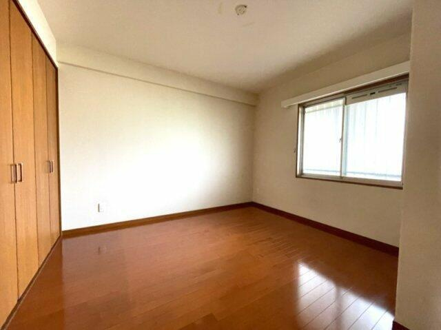 岡山市北区伊福町３丁目の中古マンションの洋室|クローゼット付きの、落ち着い…