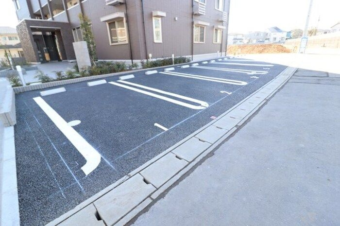 WEST COURT 結の駐車場