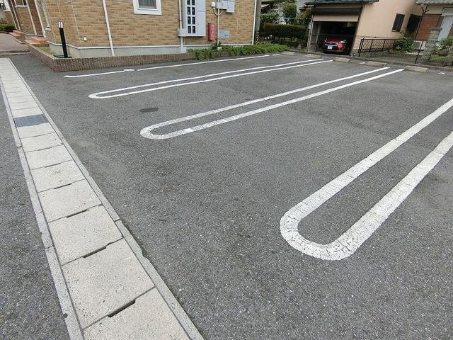 アヴニール　エテルネルＡの駐車場