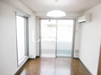【居間・リビング】 | マンションルピナス | 洋室のお部屋です。