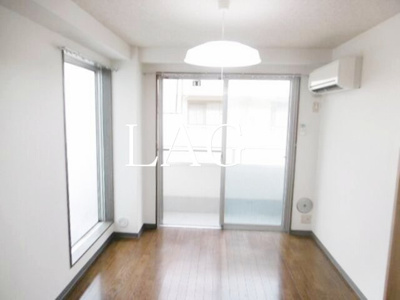 【居間・リビング】 | マンションルピナス | 洋室のお部屋です。